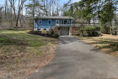 203 Lake Shore Dr, Middlebury, CT 06762