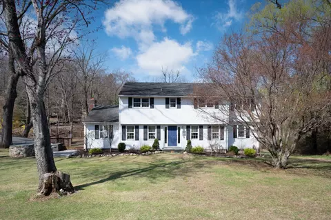2 Greenview Rd, Brookfield, CT 06804