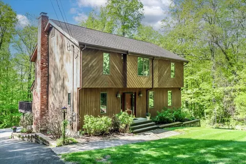 140 Painter Rd, Southbury, CT 06488