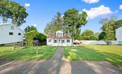 12 Homecrest St, Newington, CT 06111