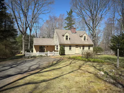 41 Woodland Dr, Centerbrook, CT 06409