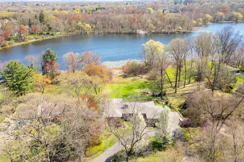 157 Robeth Ln, Wethersfield, CT 06109