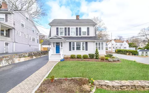 130 Brookview Ave, Fairfield, CT 06825