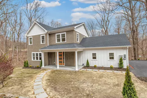 8 Fox Run, Monroe, CT 06468