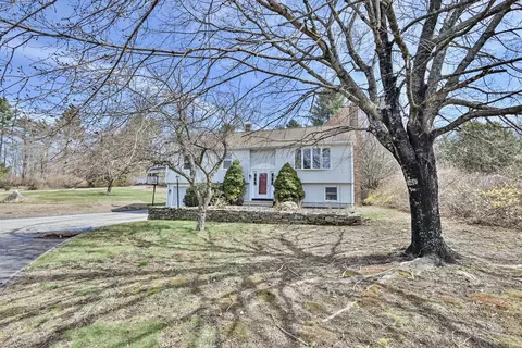 471 Riverside Dr, North Grosvenor Dale, CT 06255