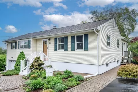 18 Mckinley St, Naugatuck, CT 06770