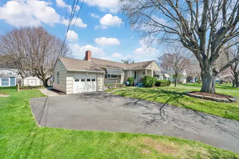 78 Woodmere Rd, Newington, CT 06111