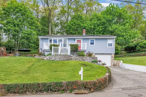 5 Morningstar Dr, Seymour, CT 06483