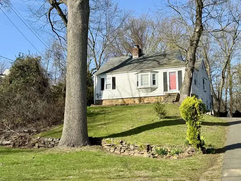 1030 Old Town Rd, Trumbull, CT 06611