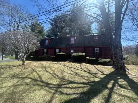 9 Claybar Dr, West Hartford, CT 06117