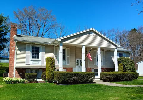 87 Southwind Rd, Waterbury, CT 06708