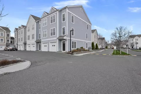 401 Copper Square Dr #401, Bethel, CT 06801