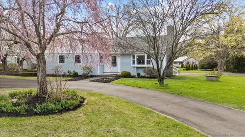 97 Mungertown Rd, Madison, CT 06443