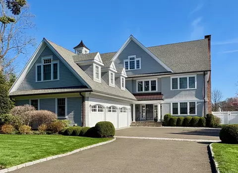 176 Middlesex Rd, Darien, CT 06820