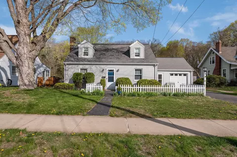 112 E Main St, Branford, CT 06405