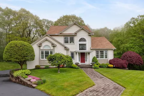 100 Lakewood Cir, Bristol, CT 06010