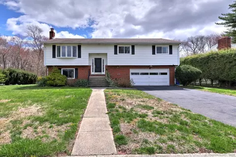 88 Howard Dr, Hamden, CT 06514