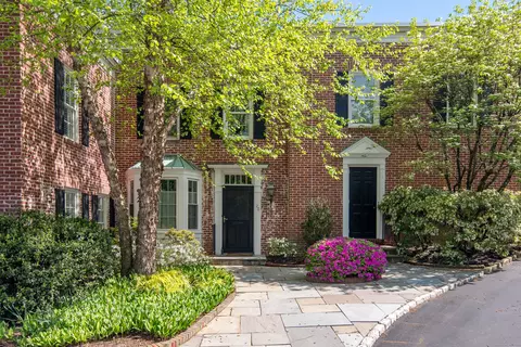 2 Mead St #20, New Canaan, CT 06840