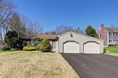 35 Benny Dr, Plantsville, CT 06479