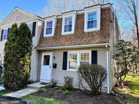 391 Main St #406, Deep River, CT 06417