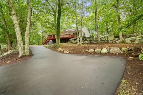 173 Lambtown Rd, Ledyard, CT 06339