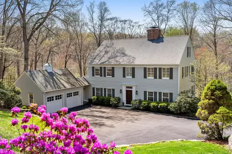 6 Wahackme Ln, New Canaan, CT 06840