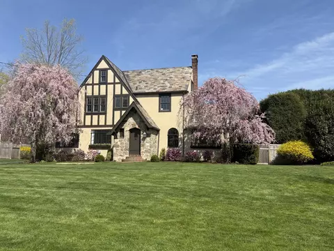 13 Outlook Dr, Darien, CT 06820