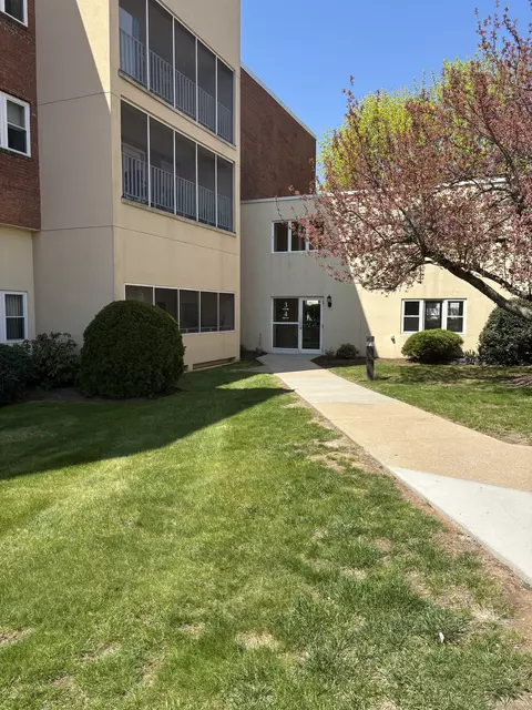 75 Washington Ave #4-207, Hamden, CT 06518