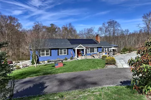 40 N Humiston Dr, Bethany, CT 06524