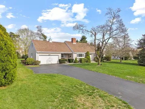 5 Cromwell Ct, Old Saybrook, CT 06475