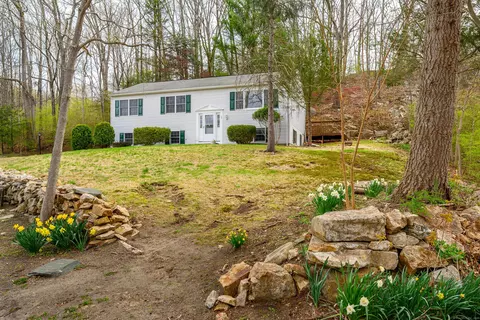 23 Oak Grove Rd, Brookfield, CT 06804