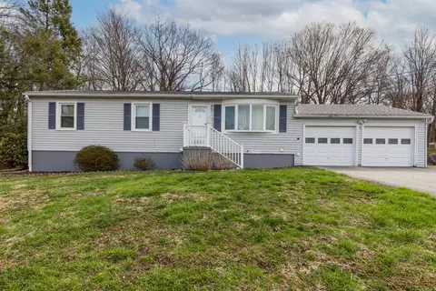 8 Surrey Ln, New Milford, CT 06776
