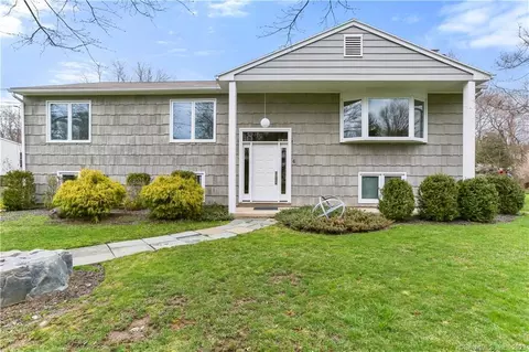 4 Turtleback Ln, Westport, CT 06880