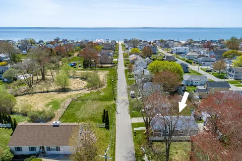 33 Gorton Ave, Old Lyme, CT 06371