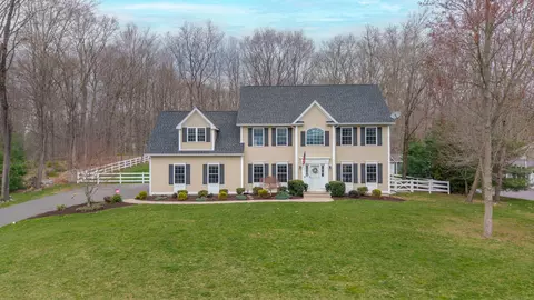 37 Walnut Brook Ln, Southbury, CT 06488