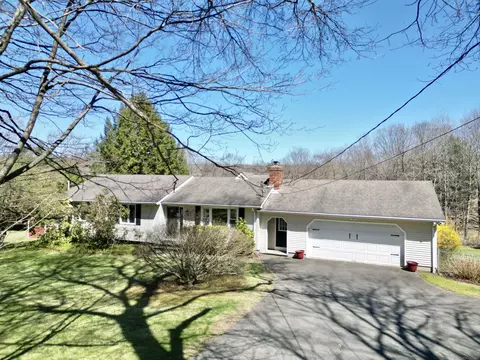 98 Old Town Farm Rd, Woodbury, CT 06798