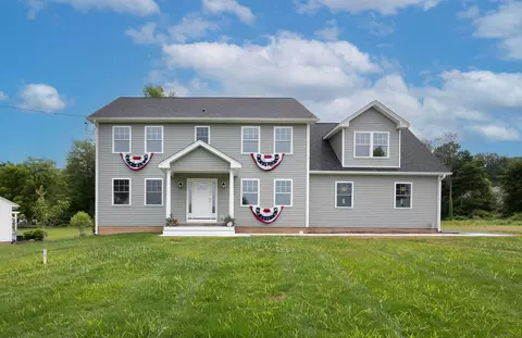 896 East St, Middletown, CT 06457