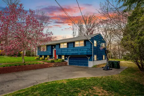 18 Blue Trail Dr, Prospect, CT 06712