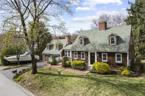 22 Library Ln, Old Lyme, CT 06371