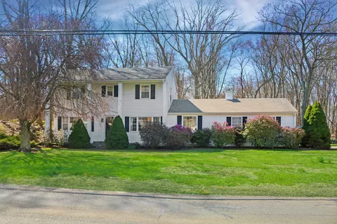 87 Colony Rd, Groton, CT 06340