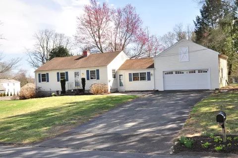 10 Maplewood Rd, Farmington, CT 06032