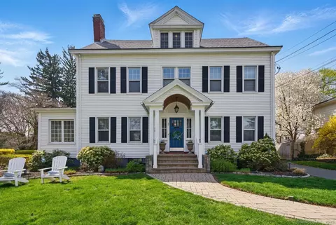 97 Quaker Ln N, West Hartford, CT 06119