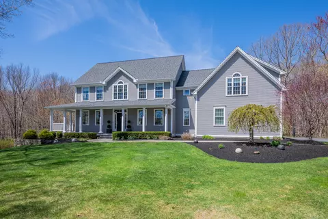 38 Warren Gln, Burlington, CT 06013