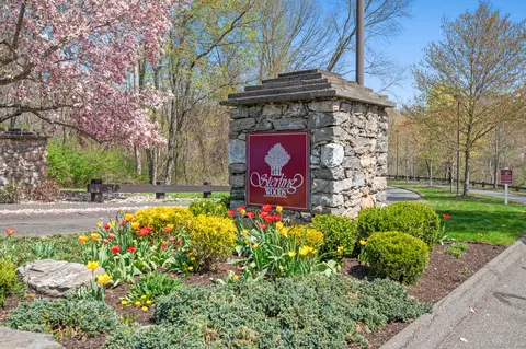 73 Brittania Dr #73, Danbury, CT 06811