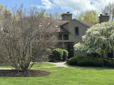 26 Far View Cmns #26, Southbury, CT 06488