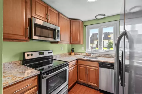 101 Spring Ln, Suffield, CT 06078