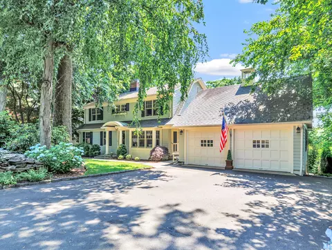 1333 Round Hill Rd, Fairfield, CT 06824