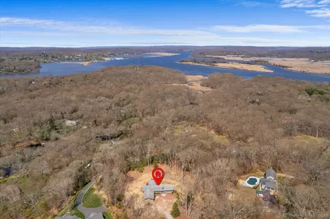 11 Crest Rd, Old Saybrook, CT 06475