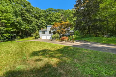 8 Oak Ln, Weston, CT 06883