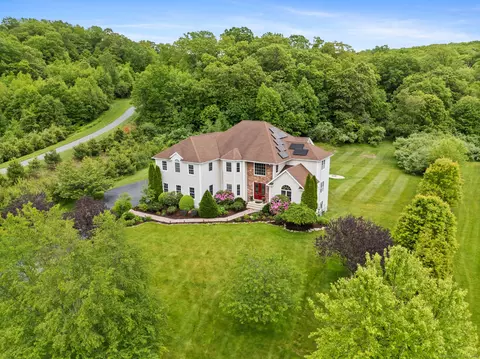 19 Rocco Dr, East Lyme, CT 06333